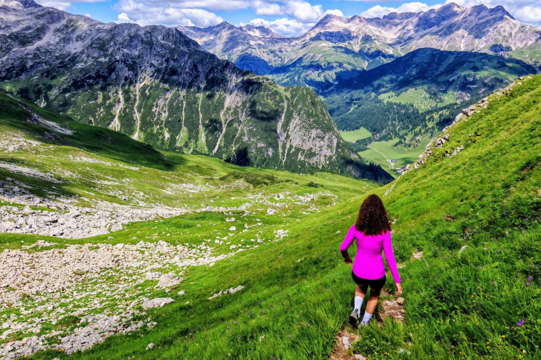 Beachtung von Becken und Beinachse beim Wandern